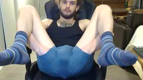 curiouss25 online show from February 18, 9:05 am