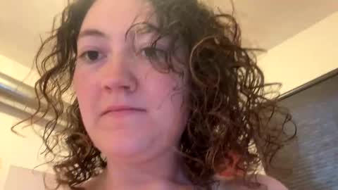 Snapshot of curliegirlee chatting on June 11, 12:43 am curliegirlee online show from June 11, 12:43 am