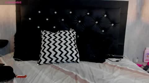 curly_babe1 online show from May 27, 2:19 am