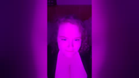 Snapshot of curlycult97 chatting on June 17, 10:00 pm curlycult97 online show from June 17, 10:00 pm