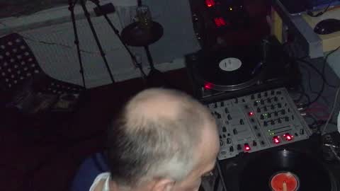 curvelover1977 online show from February 1, 11:14 pm