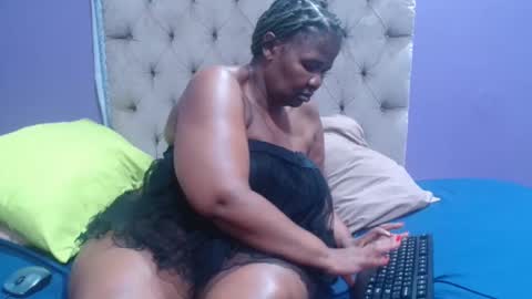 curveychubbyzoe online show from December 14, 7:07 pm