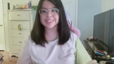 Emmie online show from January 10, 7:48 pm