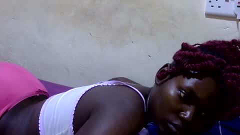 Snapshot of curvy_queen12 chatting on July 15, 5:02 am curvy_queen12 online show from July 15, 5:02 am