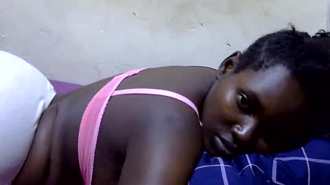 Snapshot of curvy_queen12 chatting on July 29, 11:58 pm curvy_queen12 online show from July 29, 11:58 pm