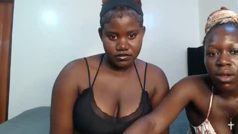 Snapshot of curvy_queen2 chatting on March 27, 10:48 am queen online show from March 27, 10:48 am