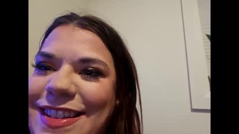 Snapshot of curvyandthic chatting on October 27, 6:17 am Curvyandthic online show from October 27, 6:17 am