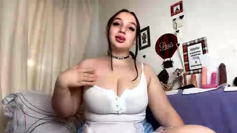 Snapshot of curvybombb chatting on September 29, 11:26 am curvybombb online show from September 29, 11:26 am