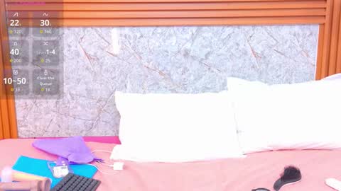 Snapshot of curvybuffgirl chatting on February 18, 7:43 pm Michel online show from February 18, 7:43 pm