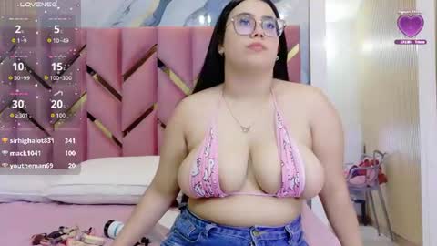 Snapshot of curvybuffgirl chatting on June 28, 7:42 pm Michel online show from June 28, 7:42 pm