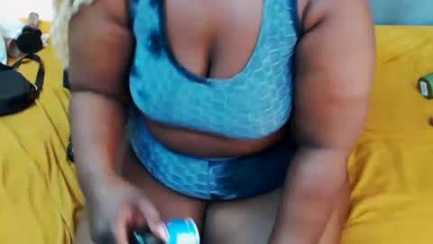Snapshot of curvydarkfatass chatting on June 27, 12:44 pm curvydarkfatass online show from June 27, 12:44 pm