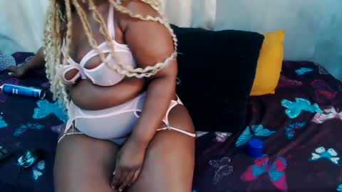 Snapshot of curvydarkfatass chatting on July 11, 8:06 am curvydarkfatass online show from July 11, 8:06 am