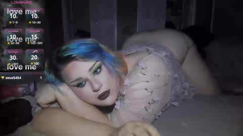 Curvygothfemboy online show from January 9, 7:21 am