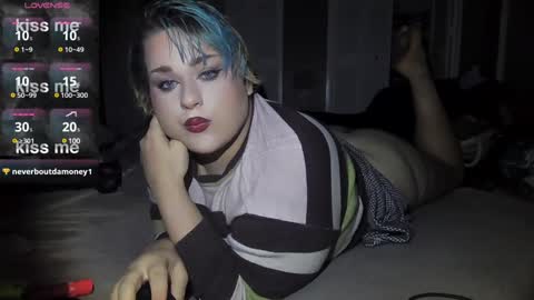 Curvygothfemboy online show from February 4, 5:21 am