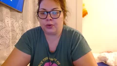 Snapshot of curvymomylore chatting on February 3, 3:37 am Lore online show from February 3, 3:37 am