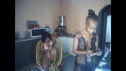 curvypear76x online show from February 17, 10:12 am