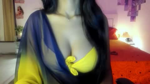 Alisha online show from April 2, 3:20 pm
