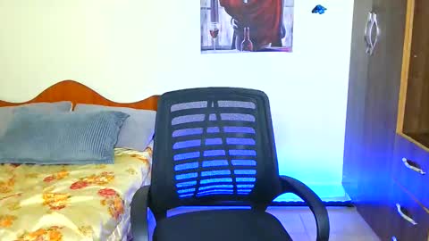 cute annah online show from April 1, 6:49 pm