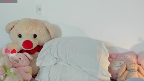 Snapshot of cute_dani1 chatting on April 1, 2:56 am online show from April 1, 2:56 am