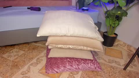 Stacy online show from December 7, 2:42 am