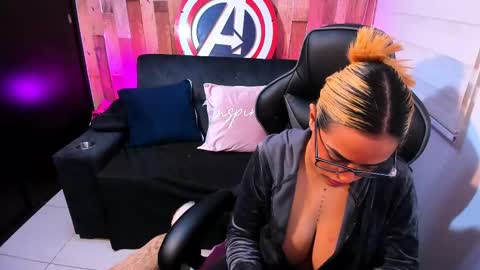    Independent Model online show from March 9, 1:25 am