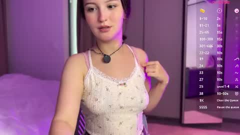 Snapshot of cute_emiliya chatting on July 29, 2:10 am Emily online show from July 29, 2:10 am