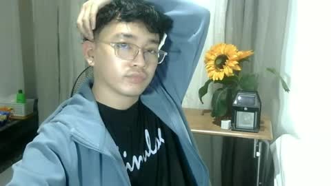 Snapshot of cute_enzo24 chatting on June 15, 8:49 am cute_enzo24 online show from June 15, 8:49 am