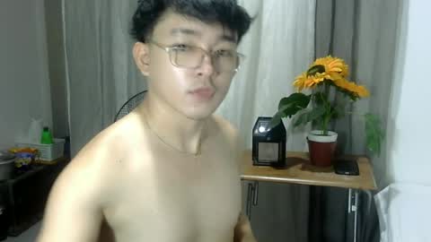 Snapshot of cute_enzo24 chatting on June 15, 11:18 pm cute_enzo24 online show from June 15, 11:18 pm