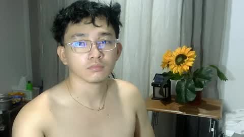 Snapshot of cute_enzo24 chatting on June 17, 12:02 am cute_enzo24 online show from June 17, 12:02 am