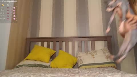 Snapshot of cute_girl_mia__ chatting on December 4, 2:53 am cute_girl_mia__ online show from December 4, 2:53 am