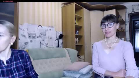 cute_lion_ online show from November 10, 12:04 pm