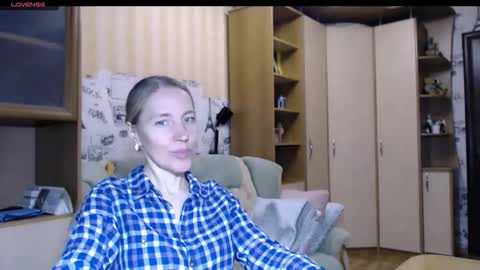 cute_lion_ online show from November 14, 11:24 pm