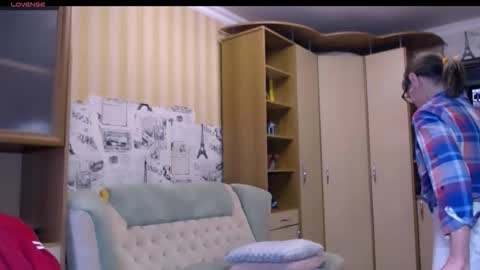 cute_lion_ online show from March 3, 12:22 pm