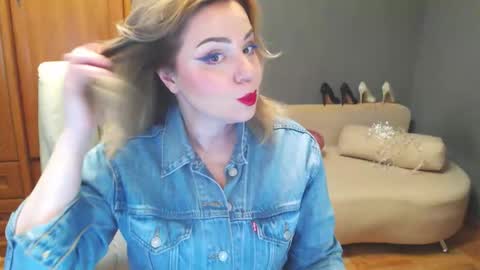 cute_phoenix online show from May 14, 3:41 pm