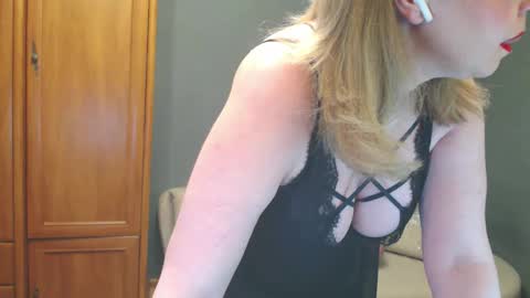 cute_phoenix online show from May 15, 4:47 pm