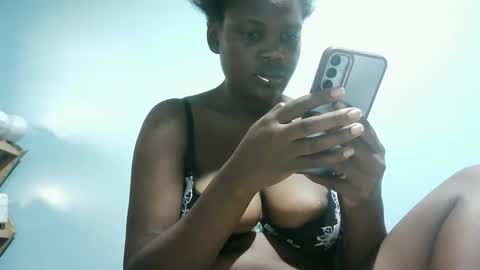 Snapshot of cute_roxie chatting on January 26, 12:43 pm cute_roxie online show from January 26, 12:43 pm