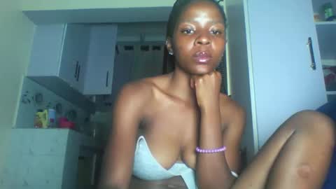Snapshot of cute_sexy3 chatting on June 5, 10:59 pm SHARON online show from June 5, 10:59 pm