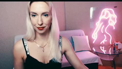 cute_smile_shy online show from November 4, 8:41 pm