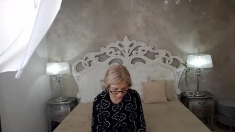 cuteangelina18 online show from February 19, 12:01 pm