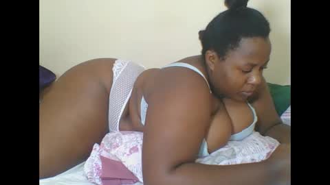 Snapshot of cuteaurel chatting on February 8, 11:35 am AURELIA online show from February 8, 11:35 am