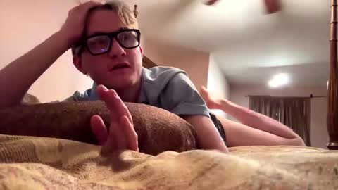 cuteboii29 online show from December 5, 5:38 am