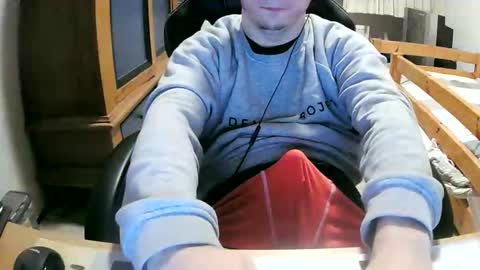 Snapshot of cuteboy090 chatting on March 19, 11:09 pm Cuteboy090 online show from March 19, 11:09 pm