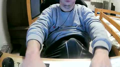 Snapshot of cuteboy090 chatting on March 20, 11:42 pm Cuteboy090 online show from March 20, 11:42 pm