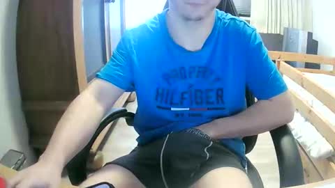 Snapshot of cuteboy090 chatting on March 23, 2:43 pm Cuteboy090 online show from March 23, 2:43 pm