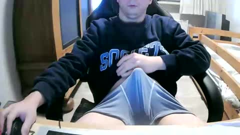 Snapshot of cuteboy090 chatting on March 30, 10:27 am Cuteboy090 online show from March 30, 10:27 am