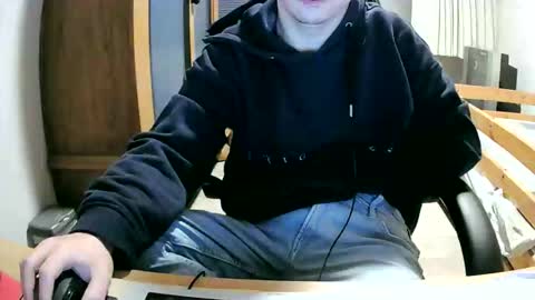 Snapshot of cuteboy090 chatting on April 2, 9:51 am Cuteboy090 online show from April 2, 9:51 am