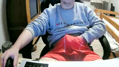 Snapshot of cuteboy090 chatting on April 8, 2:06 pm Cuteboy090 online show from April 8, 2:06 pm