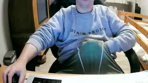 Snapshot of cuteboy090 chatting on April 16, 10:12 pm Cuteboy090 online show from April 16, 10:12 pm