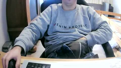 Snapshot of cuteboy090 chatting on April 18, 10:19 am Cuteboy090 online show from April 18, 10:19 am