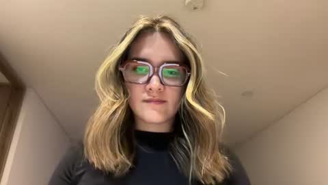 CuteBunny 21 online show from June 18, 12:33 am